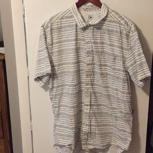 Quicksilver button down 100% Cotton XXL
